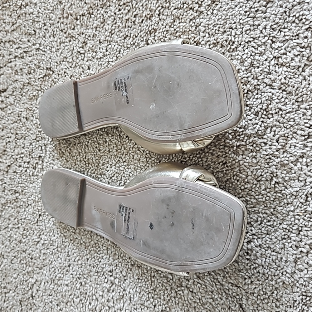 Express Flip Flops - Picture 3 of 5